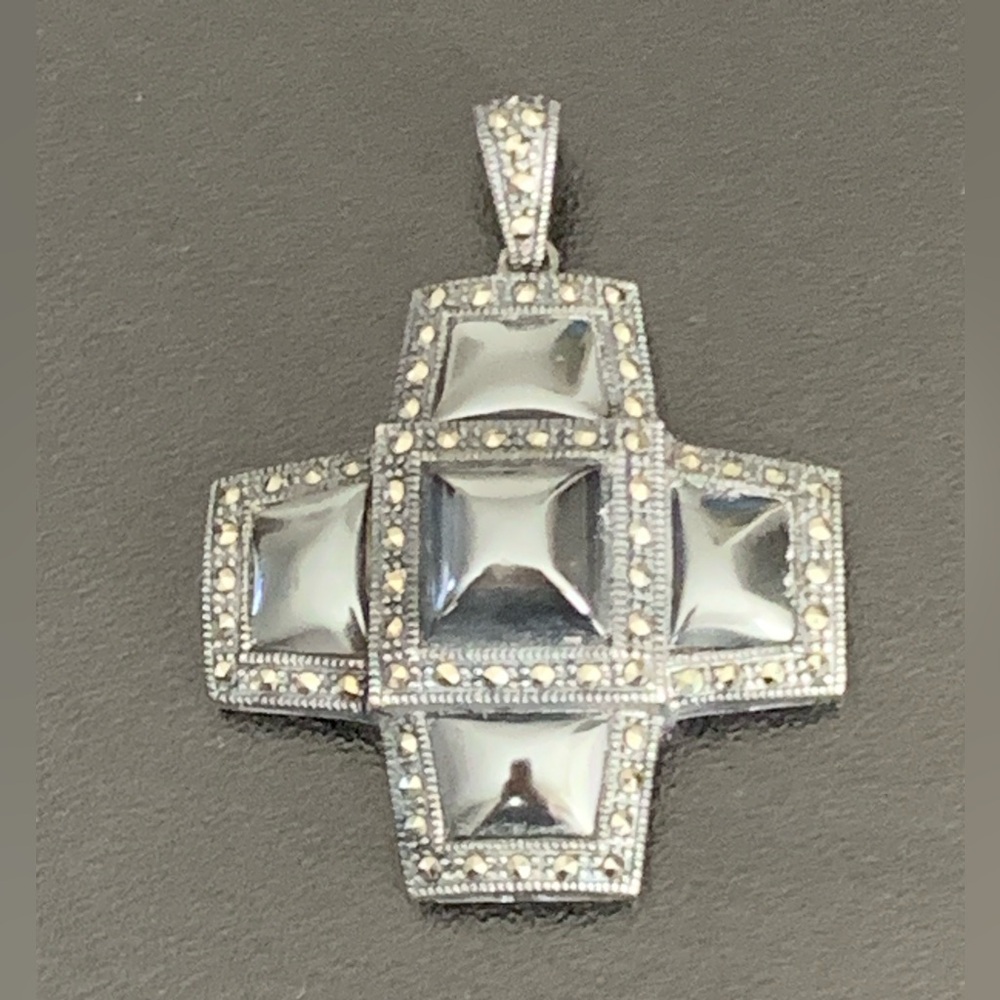 NEPAL ORIENTAL 925 STERLING SILVER AND LAPIS MANDALA PENDANT